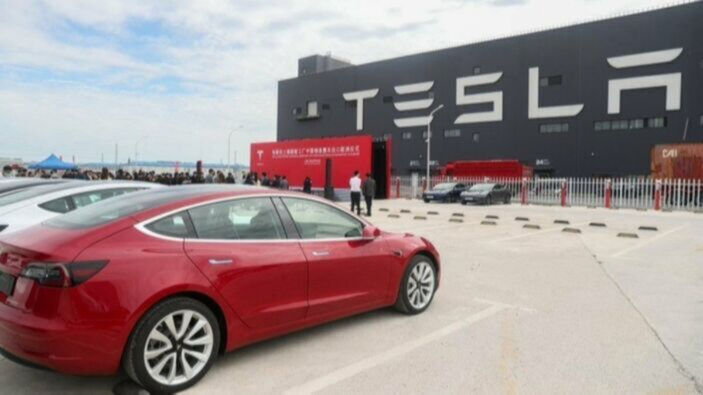 Elon Musk: Tesla'nın yeni otomobili insana ihtiyaç duymayacak