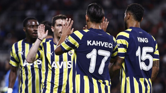 Fenerbahçe'de Beşiktaş maçı öncesi 7 oyuncu kart sınırında
