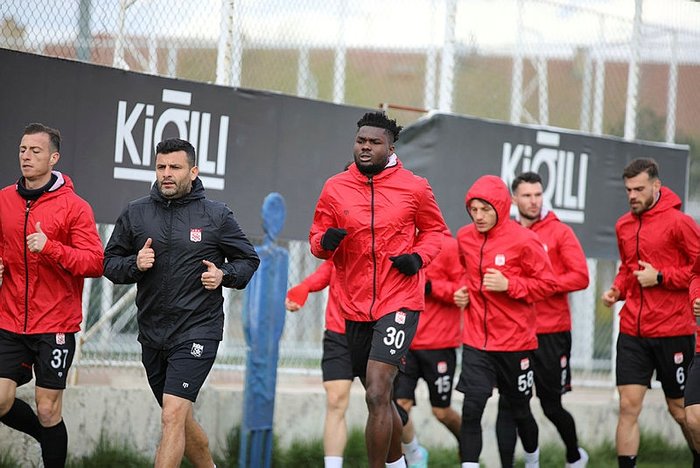 sivasspor-giresunspor-maci-hazirliklarini-surdurdu-1681465091934.jpg