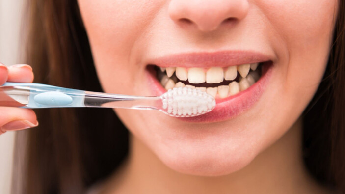 Evde diş taşı nasıl temizlenir? İşte diş taşı temizlemenin en etkili yolları..